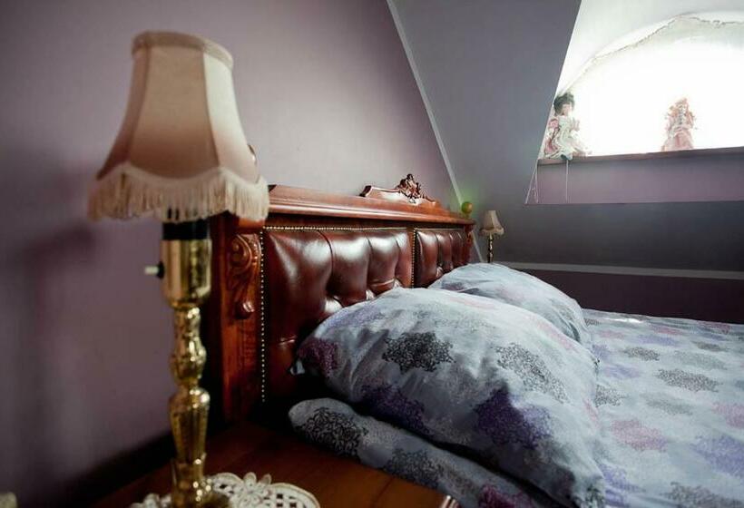 标准间, Dwór Na Wichrowym Wzgórzu