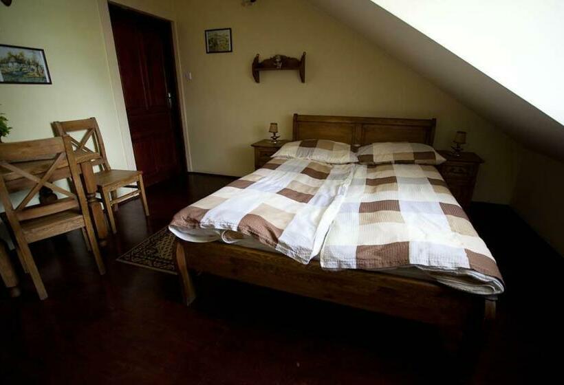 标准间, Dwór Na Wichrowym Wzgórzu