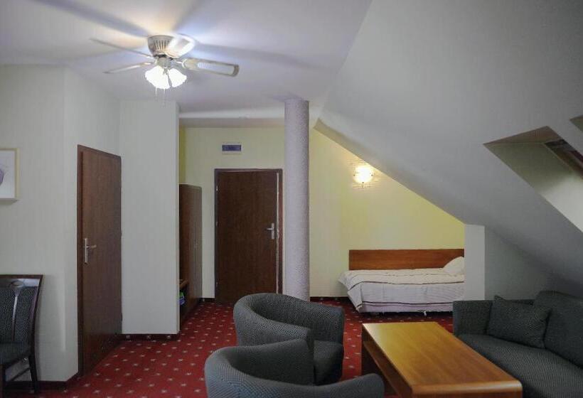 חדר דלוקס לשלושה, Gościniec Czarci Młyn