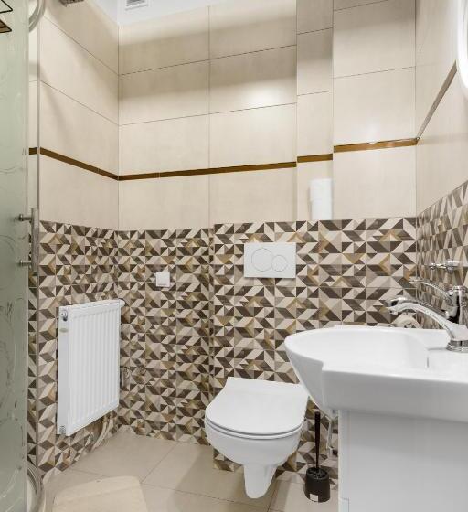 标准工作室, Kawerna Obornicka Pod Orłem Noclegi