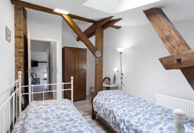 标准工作室, Kawerna Obornicka Pod Orłem Noclegi