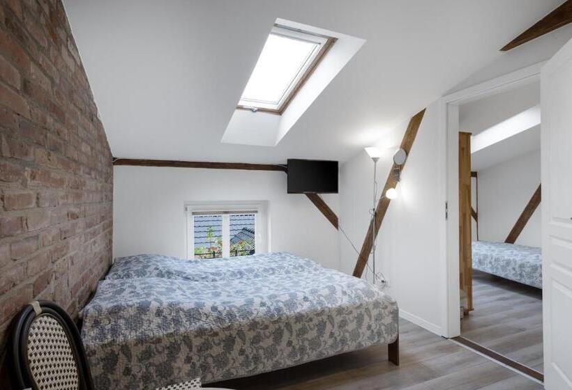 标准工作室, Kawerna Obornicka Pod Orłem Noclegi