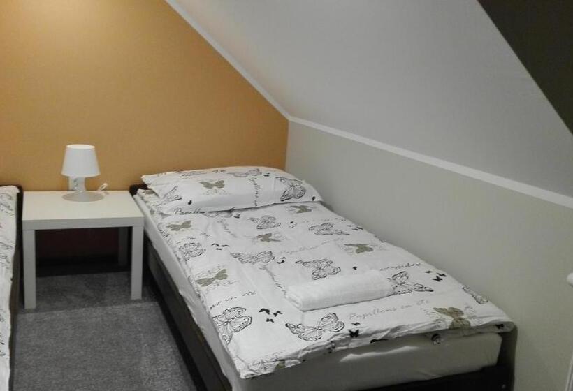 ファミリールーム, Tropikalna Odnowa