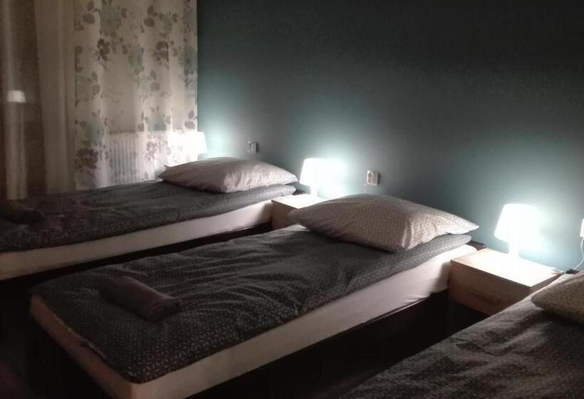 ファミリールーム, Tropikalna Odnowa