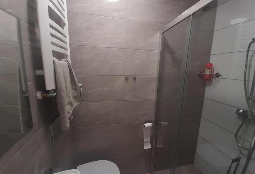 ベーシックルーム, Tropikalna Odnowa