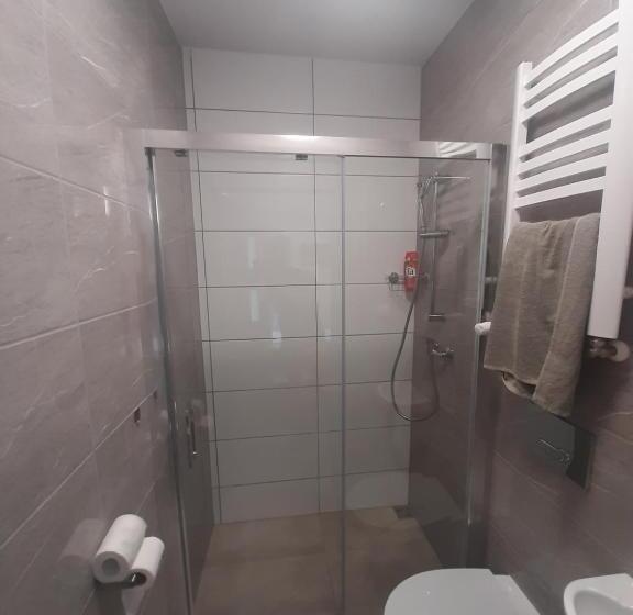 スタンダードトリプルルーム, Tropikalna Odnowa