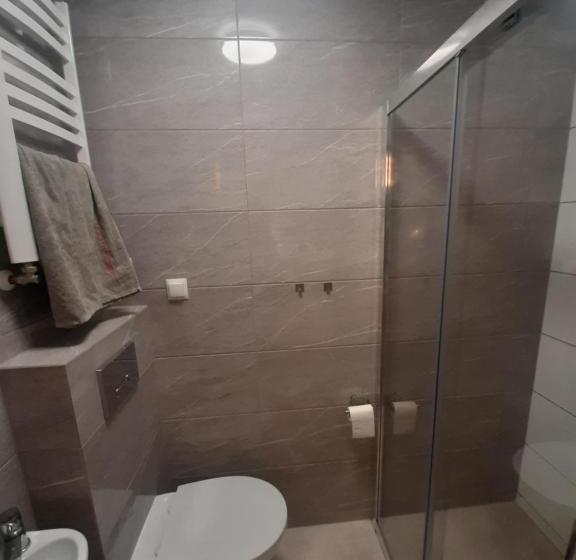 スタンダードトリプルルーム, Tropikalna Odnowa