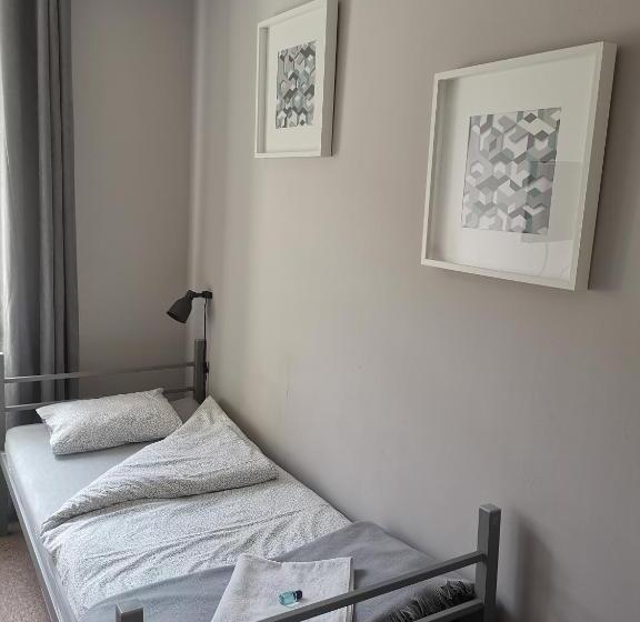 标准单人间共用浴室, Bemma Apart Hostel