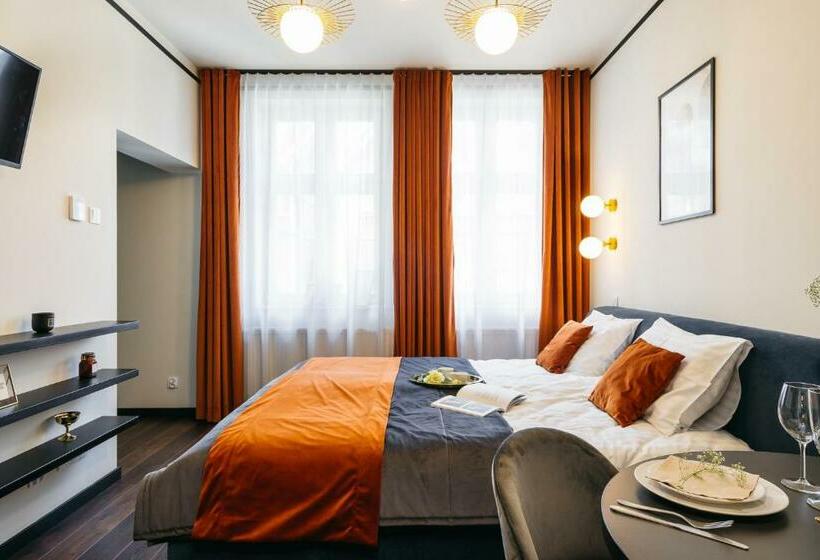 استودیوی استاندارد, Estery12 By Loft Affair