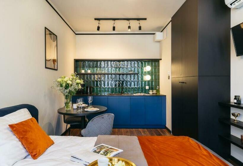 استودیوی استاندارد, Estery12 By Loft Affair