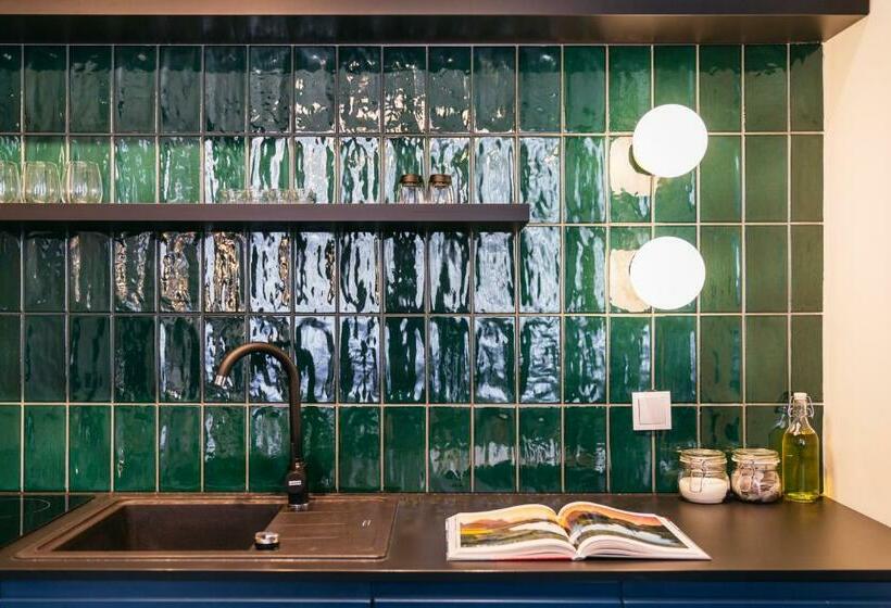 استودیوی استاندارد, Estery12 By Loft Affair