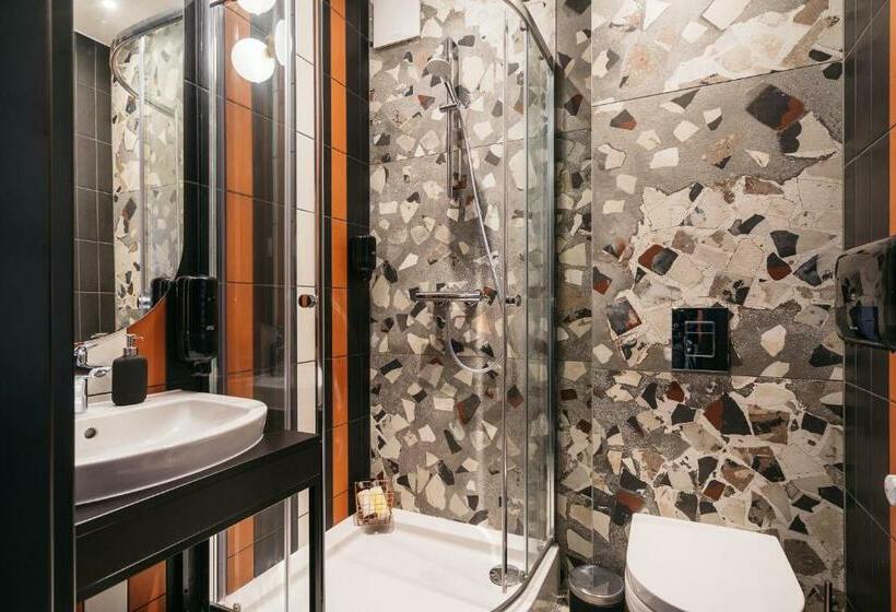 استودیوی استاندارد, Estery12 By Loft Affair