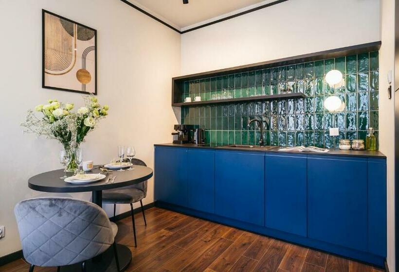 استودیوی استاندارد, Estery12 By Loft Affair