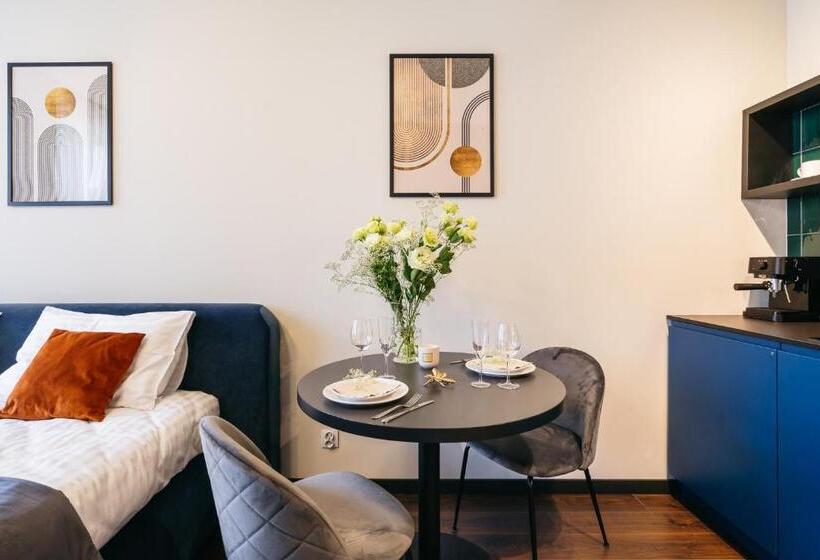 استودیوی استاندارد, Estery12 By Loft Affair