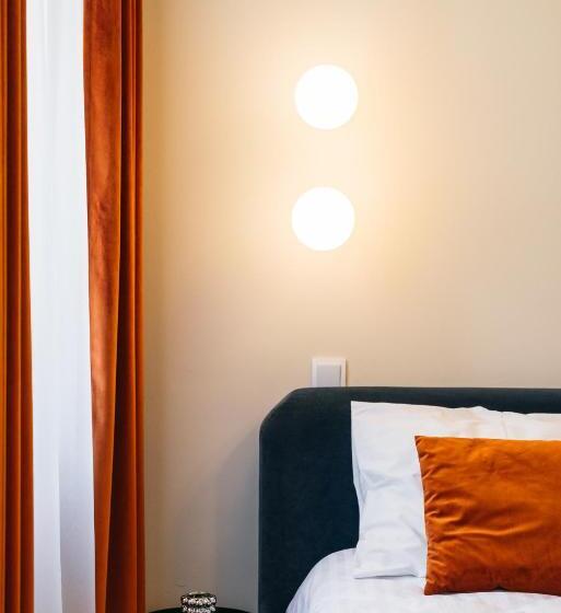 استودیوی استاندارد, Estery12 By Loft Affair