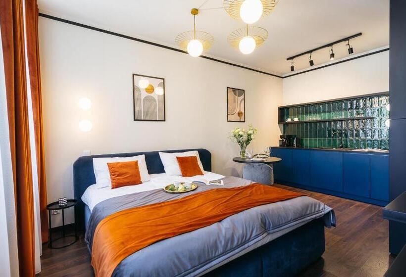 استودیوی استاندارد, Estery12 By Loft Affair