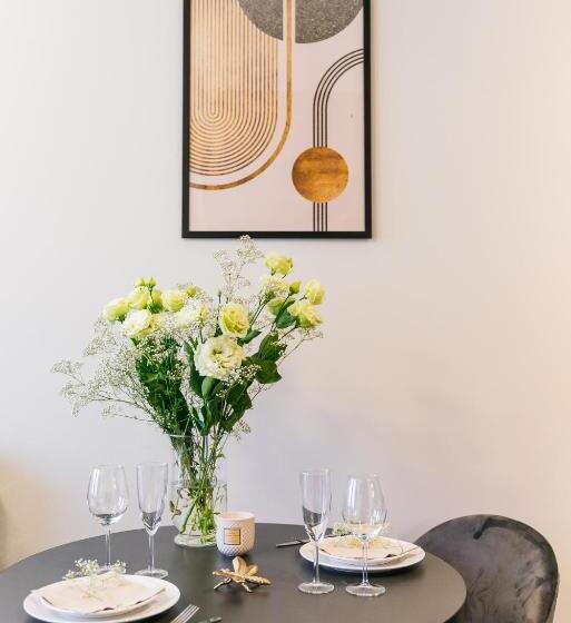 استودیوی استاندارد, Estery12 By Loft Affair