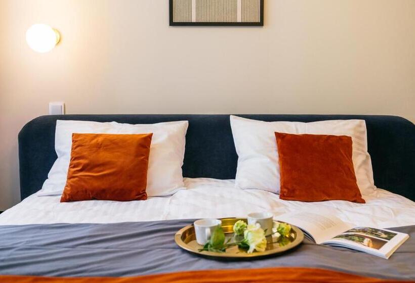 استودیوی استاندارد, Estery12 By Loft Affair