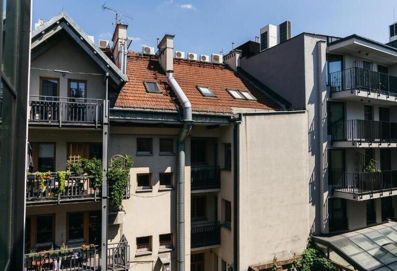 استودیوی استاندارد, Estery12 By Loft Affair