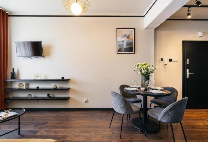 سوییت, Estery12 By Loft Affair