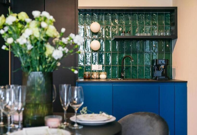 سوییت, Estery12 By Loft Affair