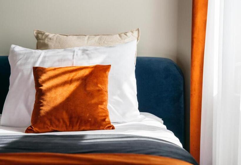 استودیوی استاندارد, Estery12 By Loft Affair