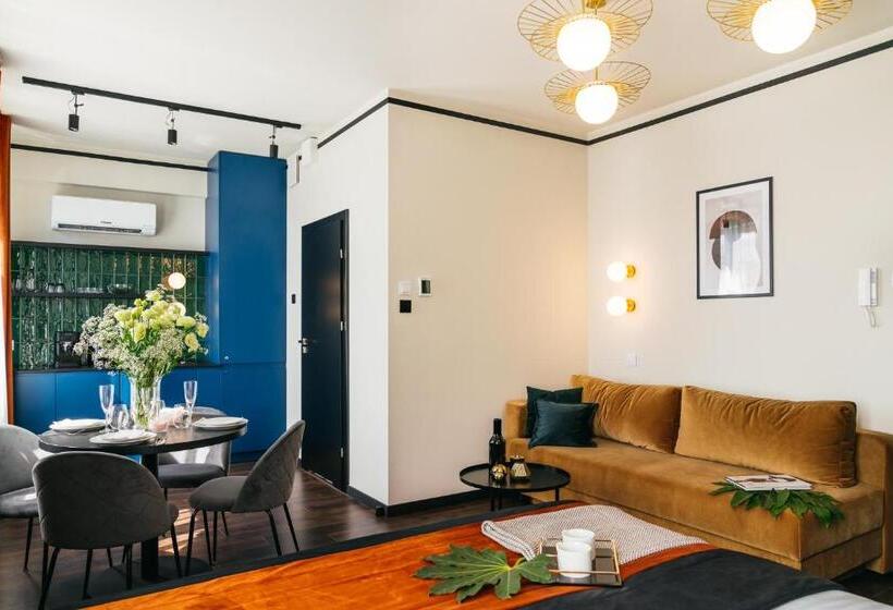 استودیوی استاندارد, Estery12 By Loft Affair