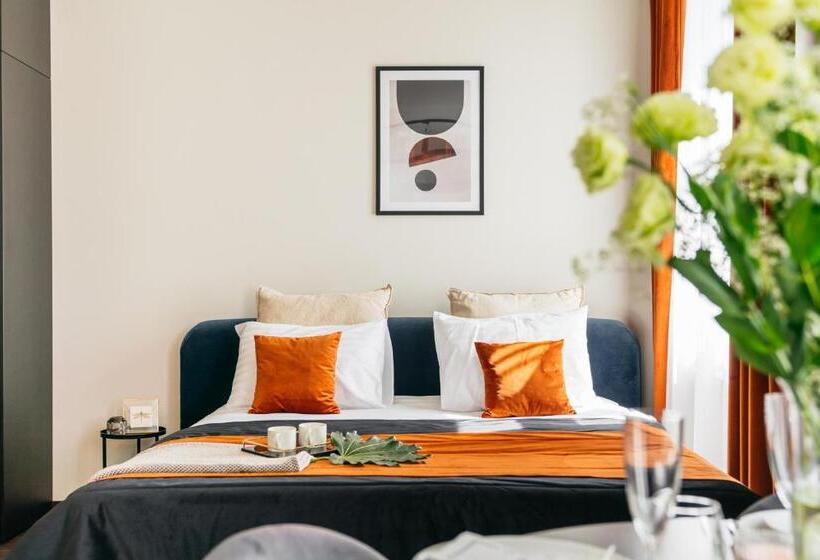 استودیوی استاندارد, Estery12 By Loft Affair