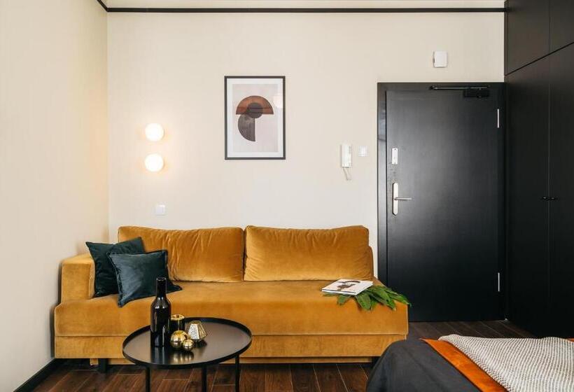 استودیوی استاندارد, Estery12 By Loft Affair