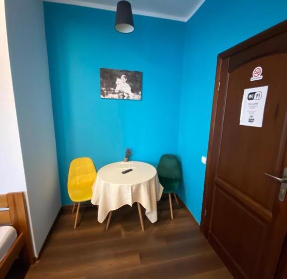 标准间, Hostel 1902