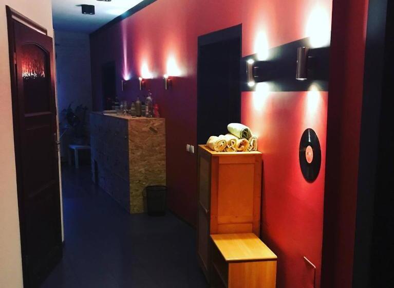 四人标准间, Hostel 1902