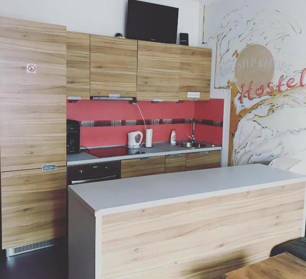 四人标准间, Hostel 1902