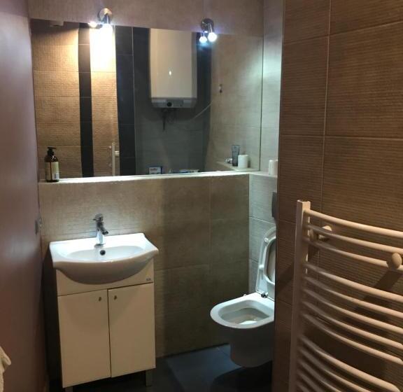 共用房间的床, Hostel 1902