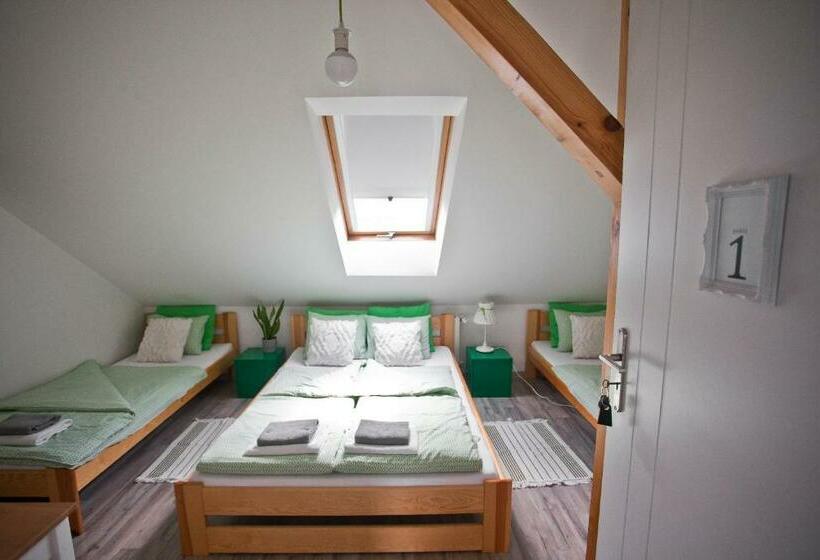 四人标准间, Hostel 33