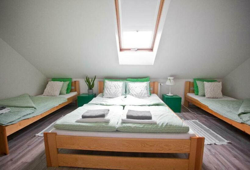 Четырехместный Номер Стандарт, Hostel 33