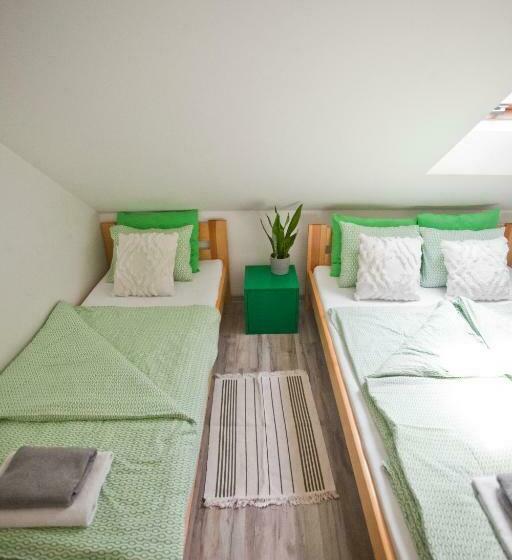 四人标准间, Hostel 33