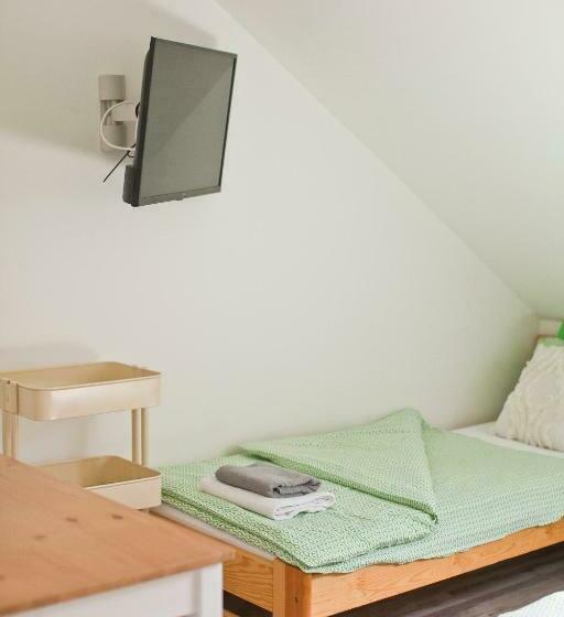 四人标准间, Hostel 33