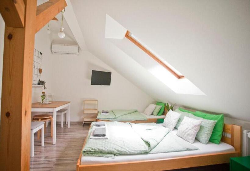Четырехместный Номер Стандарт, Hostel 33