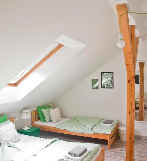 四人标准间, Hostel 33