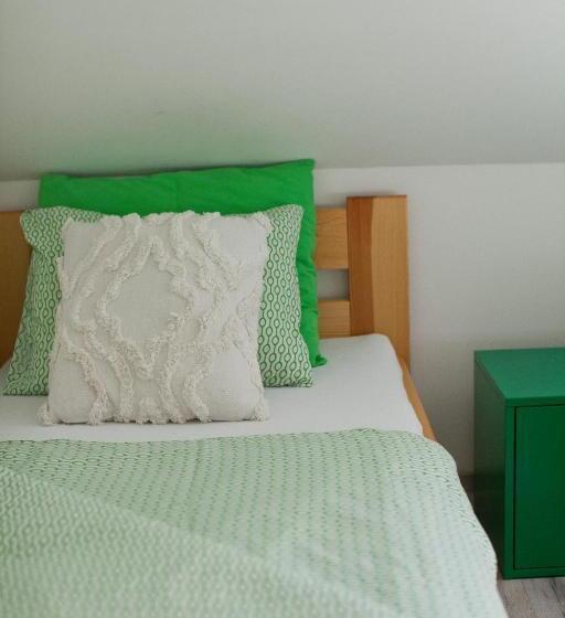 四人标准间, Hostel 33