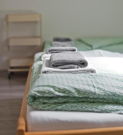 四人标准间, Hostel 33