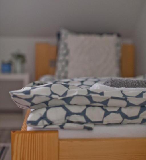 标准三人间, Hostel 33