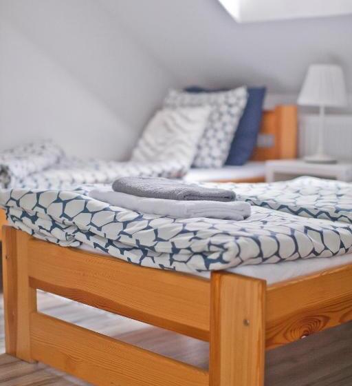 标准三人间, Hostel 33