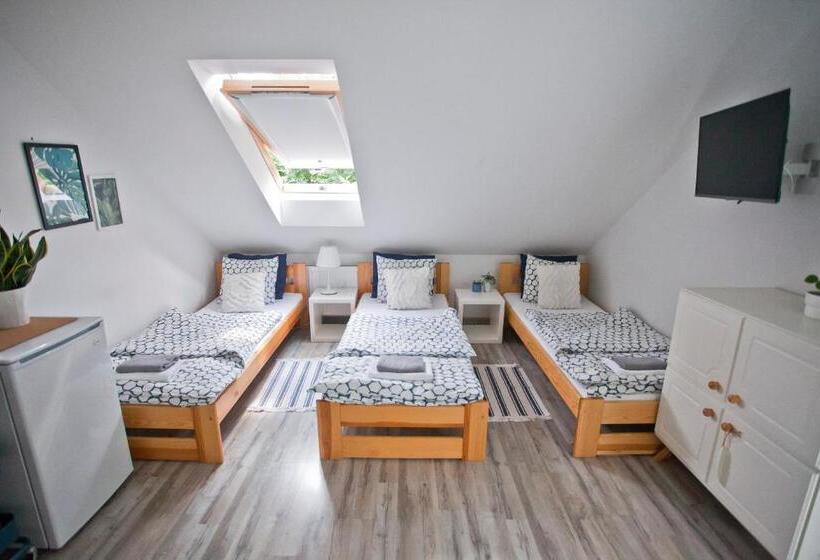 标准三人间, Hostel 33