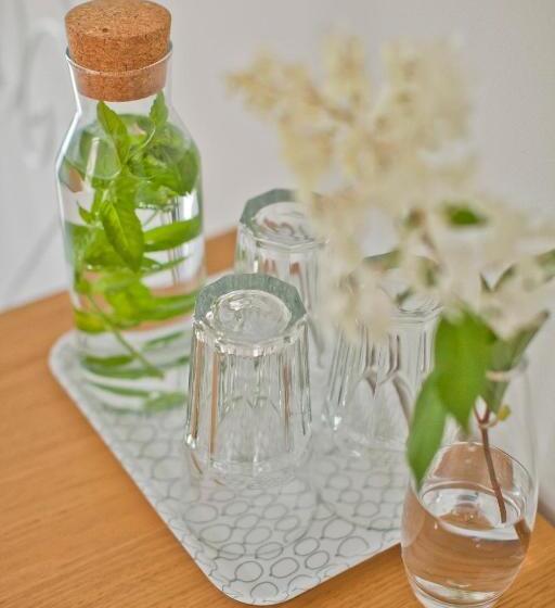 标准三人间, Hostel 33