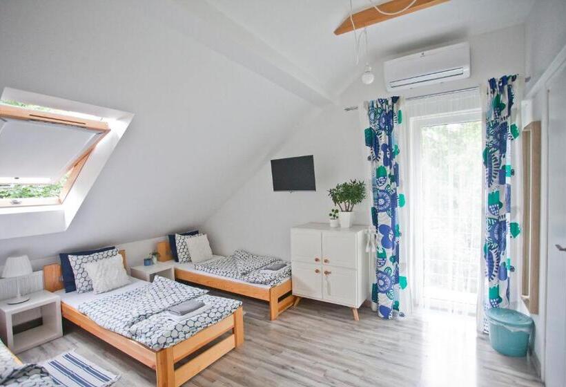 标准三人间, Hostel 33