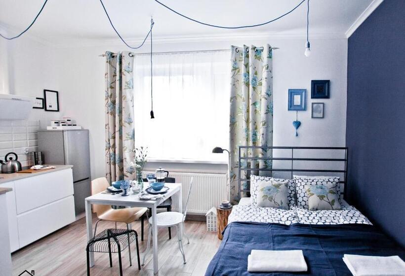 家庭工作室, Hostel 33