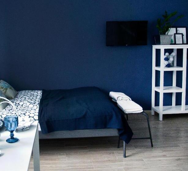 家庭工作室, Hostel 33