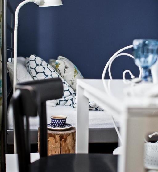 家庭工作室, Hostel 33