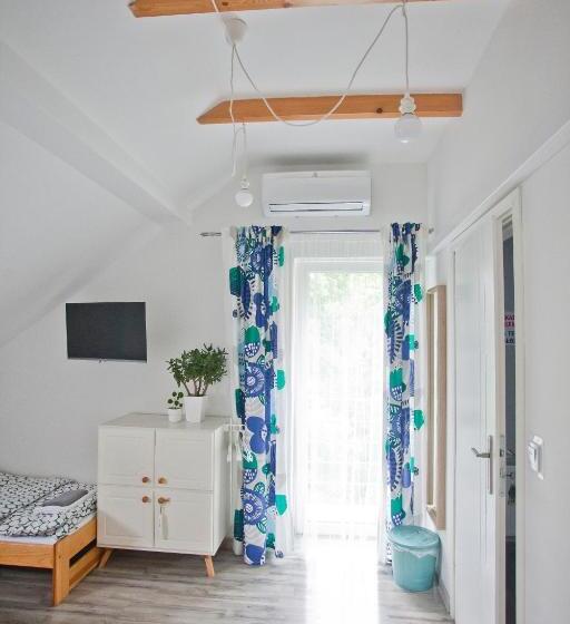 标准三人间, Hostel 33